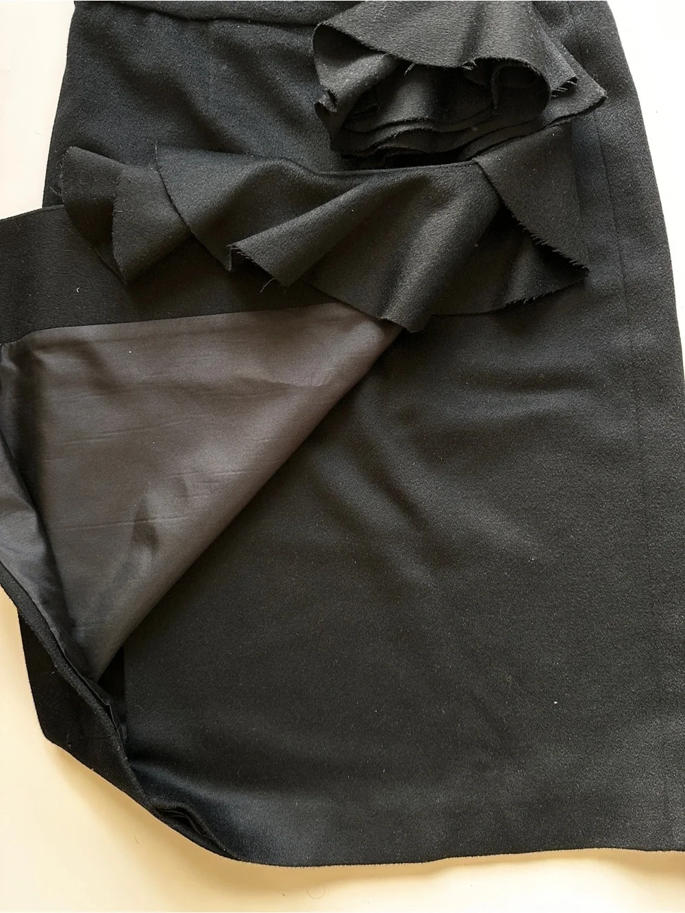 Lela Rose Black Ruffle Pencil Skirt Size 4 - 90% Wool Cashmere Quiet Luxury USA - Picture 3 of 8